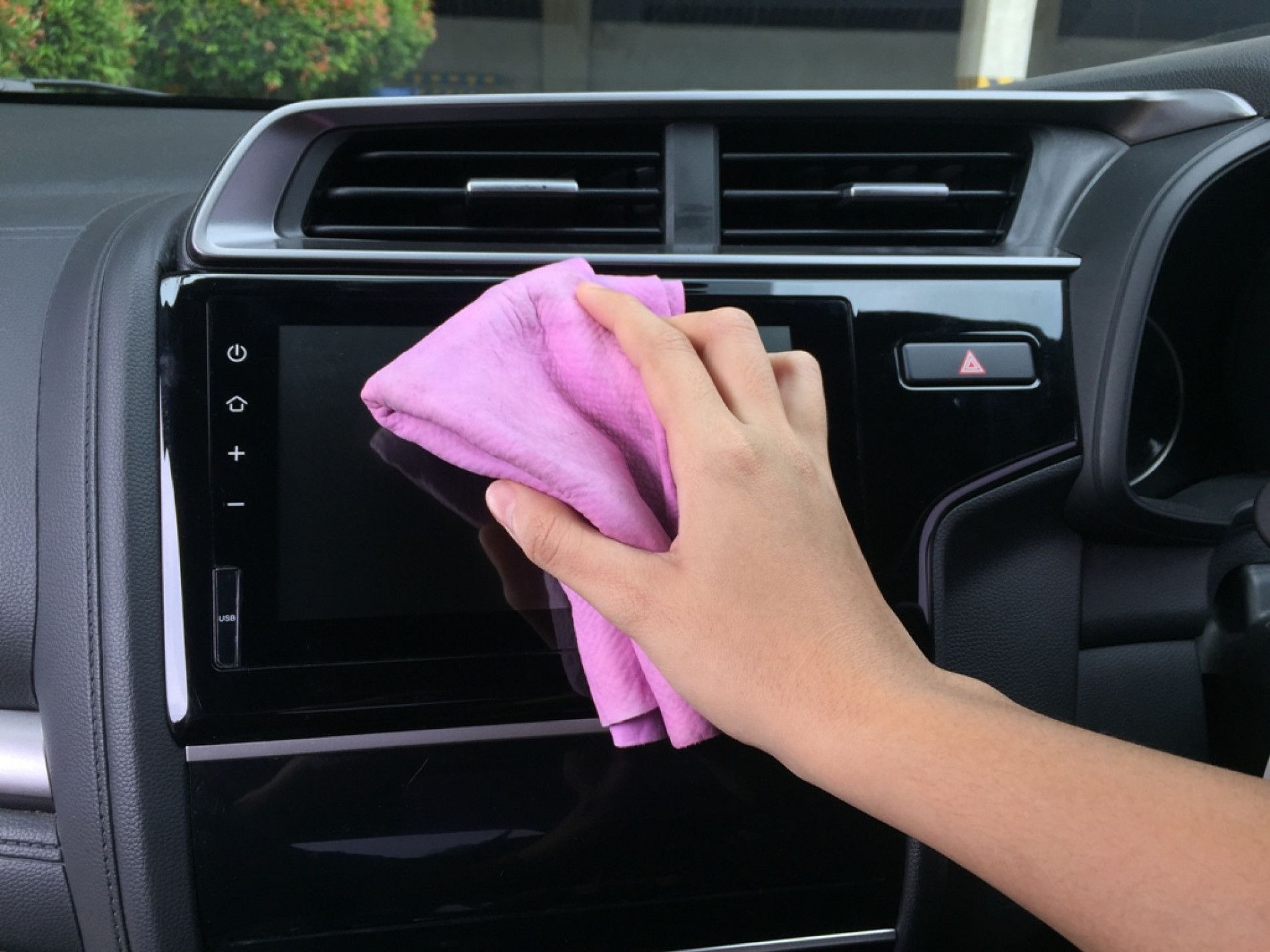 5 Tips Membersihkan Interior Atau Kabin Mobil Agar Tetap Nyaman