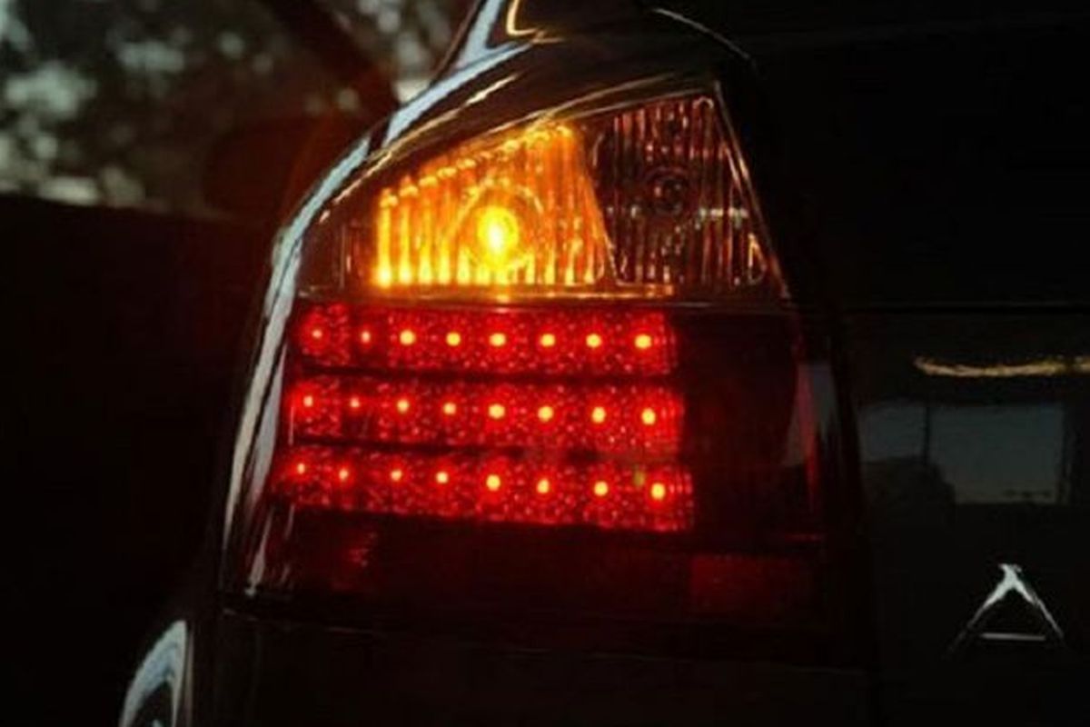 Periksa Lampu Utama Sein dan Rem Kendaraan berfungsi normal