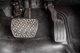 Hindari kebiasaan rem mendadak Pada Kendaraan