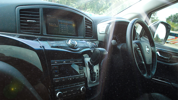 Gunakan pelindung dashboard dari sinar matahari